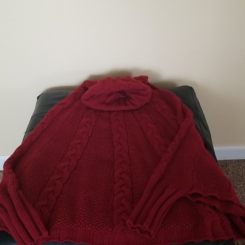 Beautiful Wool Cape Sweater - Picture 4 of 6